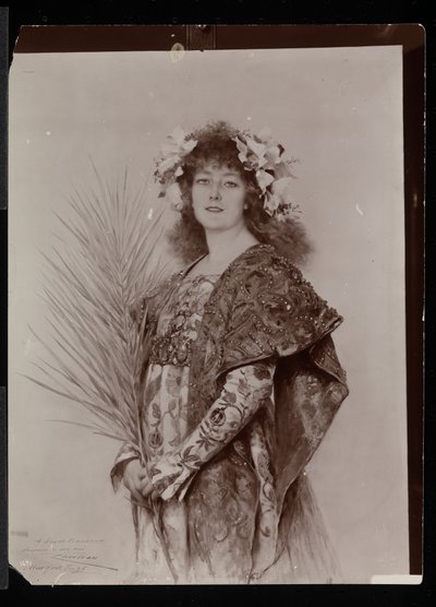 Portrait of Sarah Bernhardt as Gismonda by Byron Company